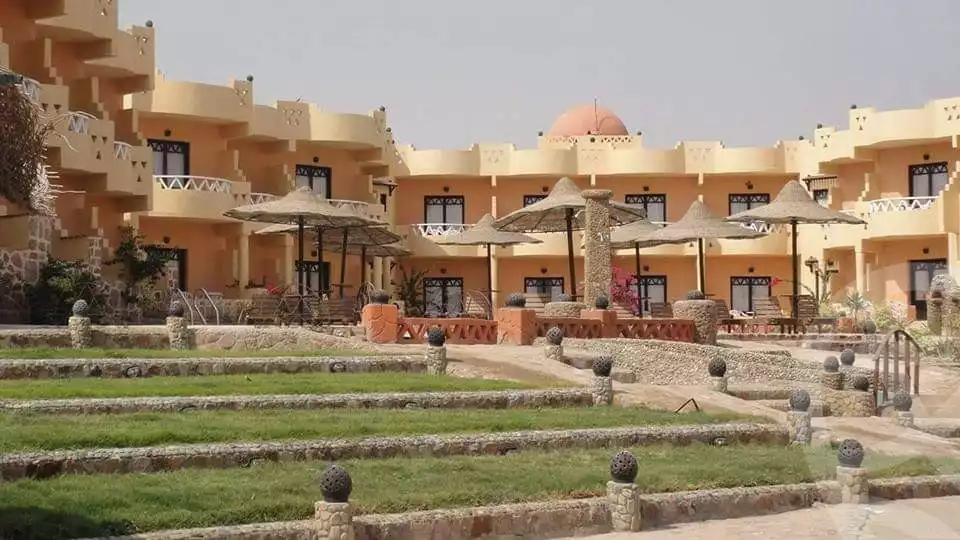 فندق للبيع بمرسى علم علي البحر - البحر الاحمر - من موقع دار 