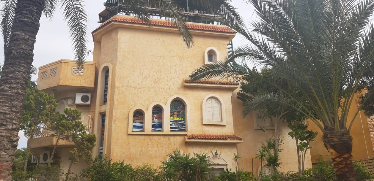 فيلا للإيجار مفروشة كينج مريوط طريق برج العرب  كمبوند الواحه الخضراء    4 ح